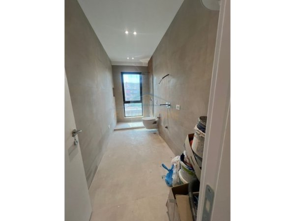 Tirane, jepet me qera apartament 2+1 Kati 2, 105 m² 750 € 