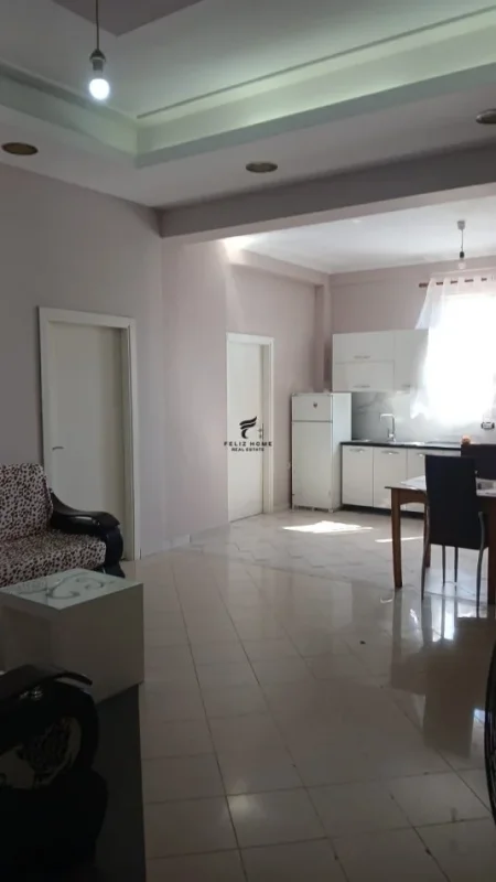 Durres, jepet me qera Vile 2+1 Kati 2, 60 m² 400 € (NENSTACIONI ELEKTRIK)