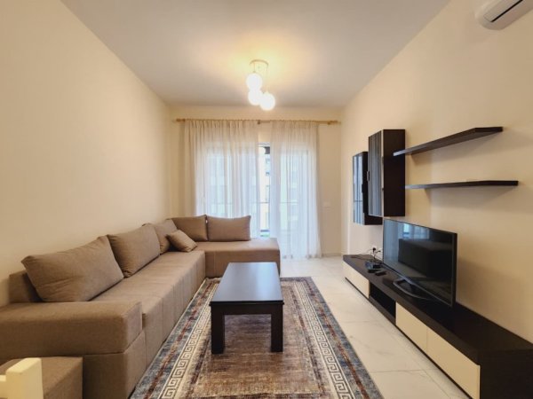Tirane, jepet me qera apartament 2+1+Aneks+Ballkon Kati 3, 600 € (rruga e kavajes)