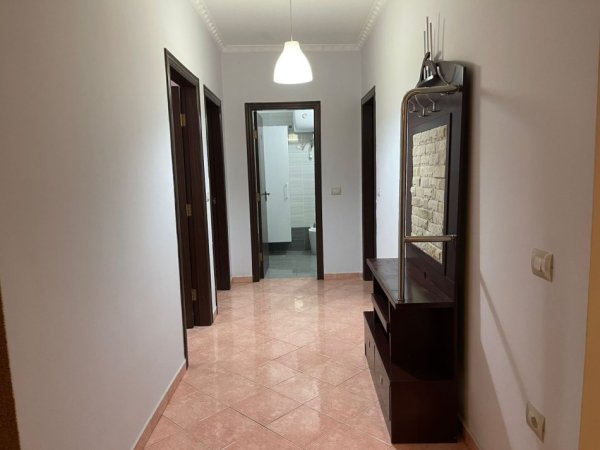 Tirane, jepet me qera apartament 2+1 Kati 3, 110 m² 500 € (Yzberisht)