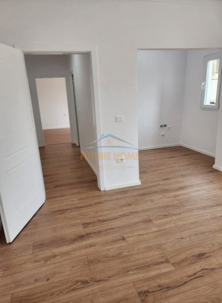 Tirane, shes apartament 1+1+Ballkon Kati 4, 51 m² 95.000 € (Porcelan)