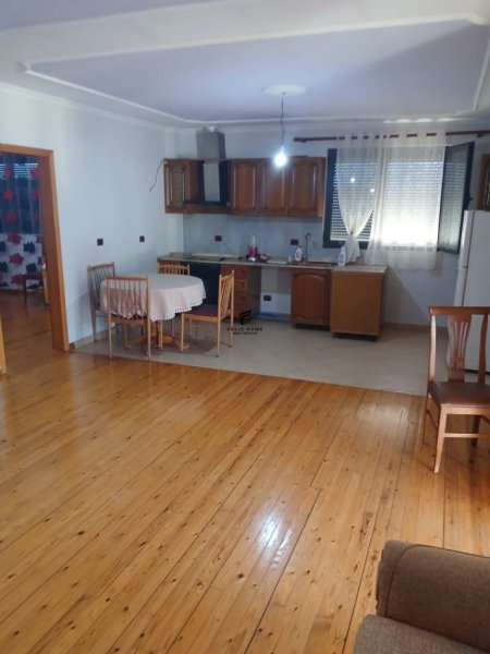 Tirane, jepet me qera Vile 1+1 Kati 4, 60 m² 400 € (NENSTACIONI ELEKTRIK)