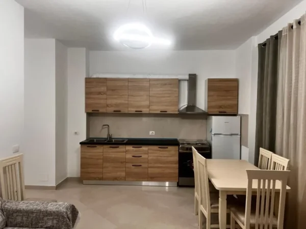 Tirane, jepet me qera apartament 2+1 Kati 2, 90 m² 550 € (astir)