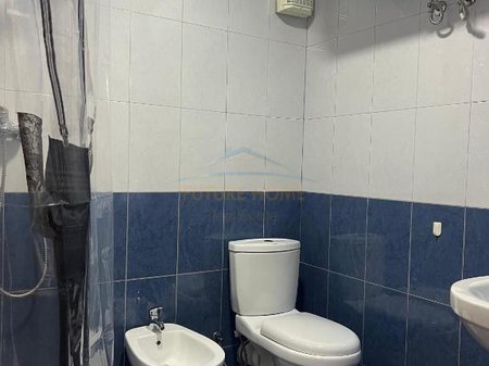 Tirane, jepet me qera apartament 1+1 Kati 2, 70 m² 700 € 
