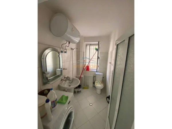 Tirane, jepet me qera apartament 2+1 Kati 2, 80 m² 550 € 