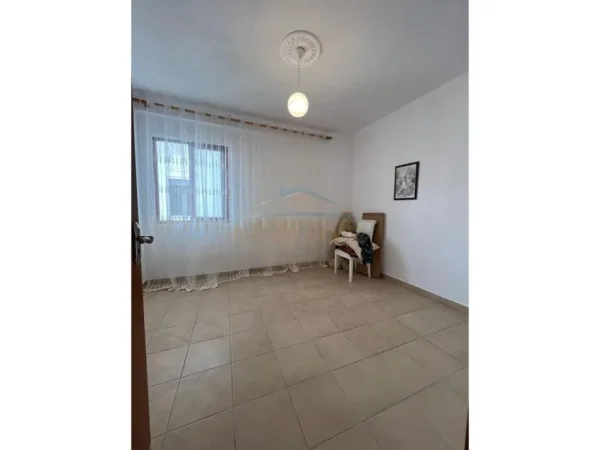 Tirane, shitet apartament 2+1 Kati 4, 82 m² 129.000 € (Rruga e dajtit)