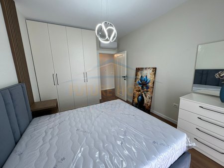 Tirane, jepet me qera apartament 2+1 Kati 3, 91 m² 850 € 
