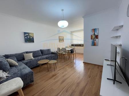 Tirane, jepet me qera apartament 2+1 Kati 5, 1.300 € 