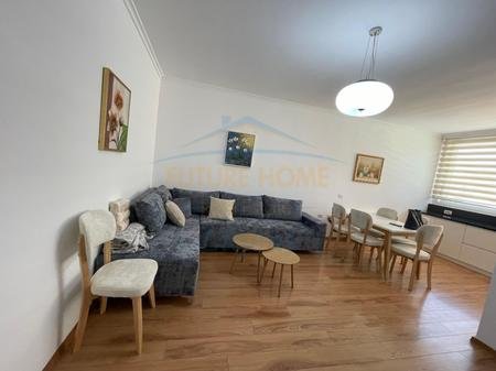 Tirane, jepet me qera apartament 2+1 Kati 5, 1.300 € 