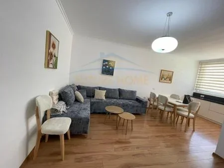 Tirane, jepet me qera apartament 2+1 Kati 5, 1.300 € 
