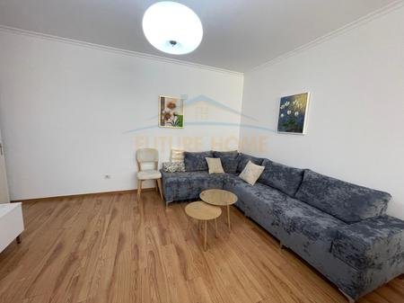 Tirane, jepet me qera apartament 2+1 Kati 5, 1.300 € 