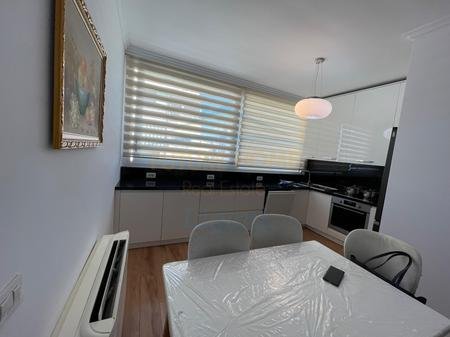 Tirane, jepet me qera apartament 2+1 Kati 5, 1.300 € 