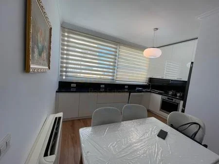 Tirane, jepet me qera apartament 2+1 Kati 5, 1.300 € 