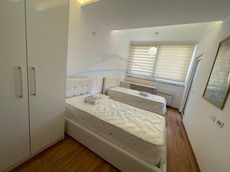 Tirane, jepet me qera apartament 2+1 Kati 5, 1.300 € 