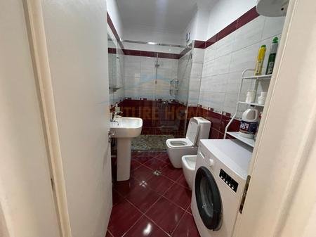 Tirane, jepet me qera apartament 2+1 Kati 5, 1.300 € 