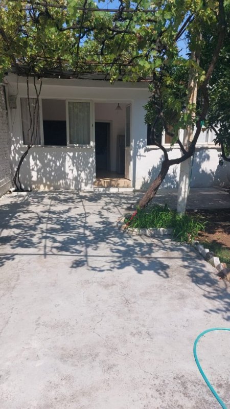 Tirane, jepet me qera Shtepi 1+1 Kati 0, 62 m²