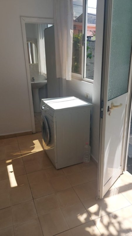 Tirane, jepet me qera Shtepi 1+1 Kati 0, 62 m²