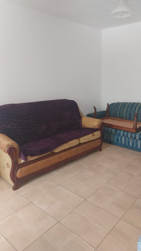 Tirane, jepet me qera Shtepi 1+1 Kati 0, 62 m²