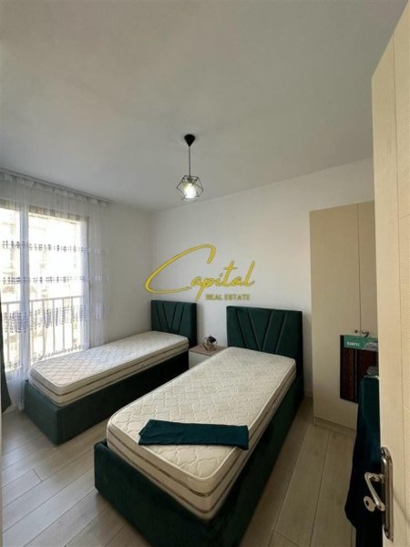 Tirane, jepet me qera apartament 2+1 Kati 8, 103 m² 650 € (ISH FUSHA AVIACIONIT)