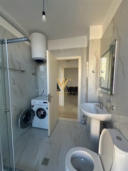 Tirane, jepet me qera apartament 2+1+Ballkon Kati 9, 105 m² 650 € (ISH FUSHA E AVAIACIONIT)