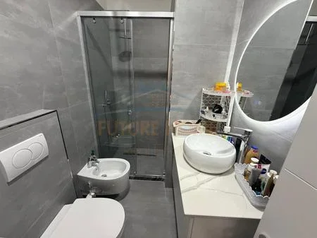 Tirane, shitet apartament 1+1 Kati 5, 65 m² 97.000 € (Fresku)