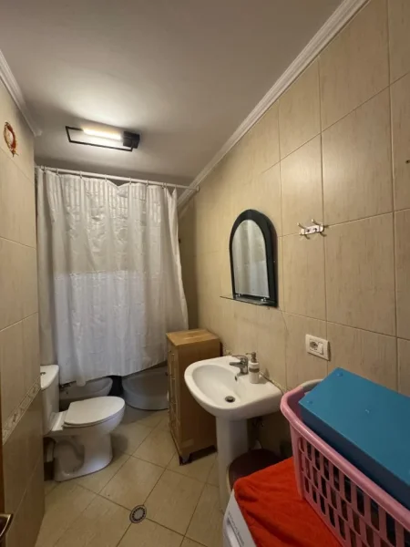 Tirane, jepet me qera apartament 2+1+2, Kati 3, 95 m² 550 € (Unaza e re prane market jata)