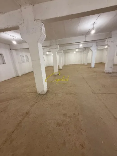 Tirane, jepet me qera magazine Kati 0, 520 m² 2.000 € (RRUGA SIRI KODRA)