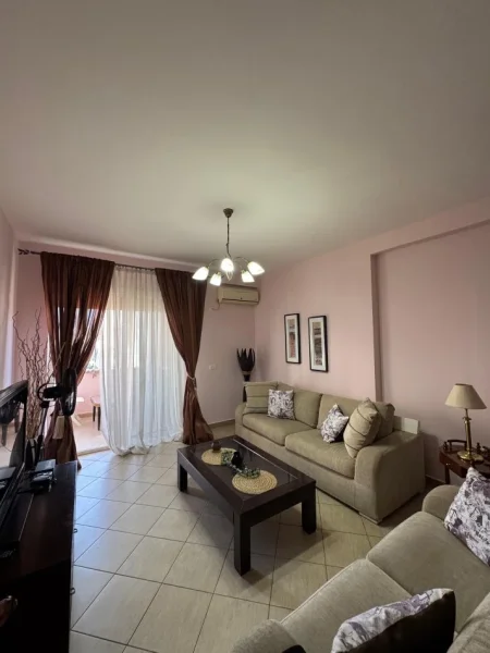 Tirane, jepet me qera apartament 2+1+Ballkon Kati 3, 95 m² 550 € (Unaza e re , market jata)