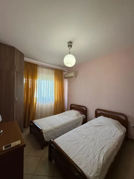 Tirane, jepet me qera apartament 2+1+Ballkon Kati 3, 95 m² 550 € (Unaza e re , market jata)