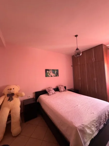 Tirane, jepet me qera apartament 2+1+Ballkon Kati 3, 95 m² 550 € (Unaza e re , market jata)