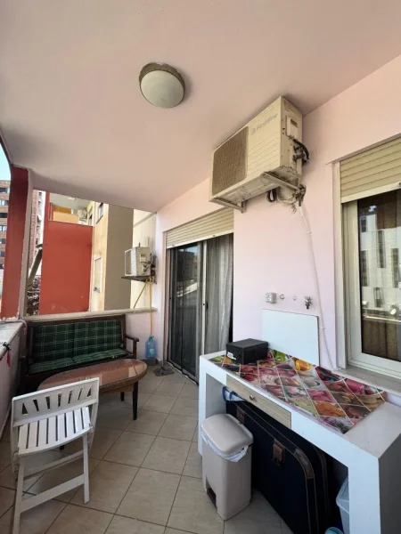 Tirane, jepet me qera apartament 2+1+Ballkon Kati 3, 95 m² 550 € (Unaza e re , market jata)