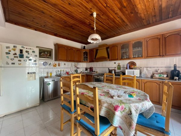 Tirane, jepet me qera apartament 2+1 , 140 m² 500 € (Tregu Elektriik)