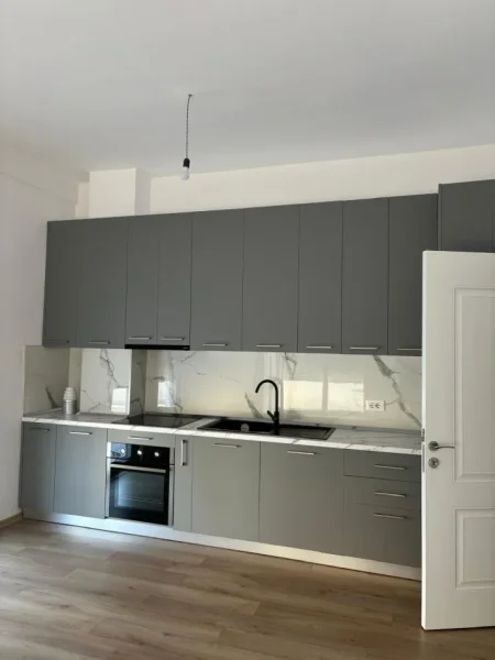 Tirane, shitet apartament 2+1 Kati 2, 210 m² 110.000 € 