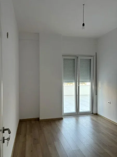 Tirane, shitet apartament 2+1 Kati 2, 210 m² 110.000 € 