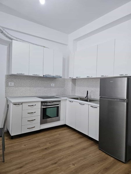 Tirane, jepet me qera apartament 1+1+Ballkon Kati 7, 62 m² 450 € (Kompleksi Kaimi)