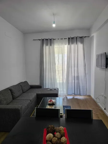 Tirane, jepet me qera apartament 1+1+Ballkon Kati 7, 62 m² 450 € (Kompleksi Kaimi)