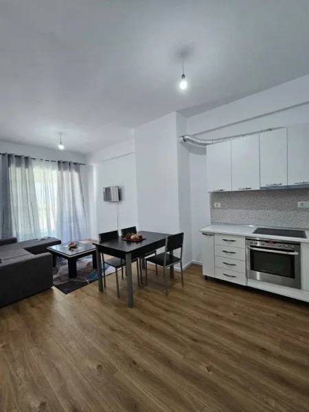 Tirane, jepet me qera apartament 1+1+Ballkon Kati 7, 62 m² 450 € (Kompleksi Kaimi)