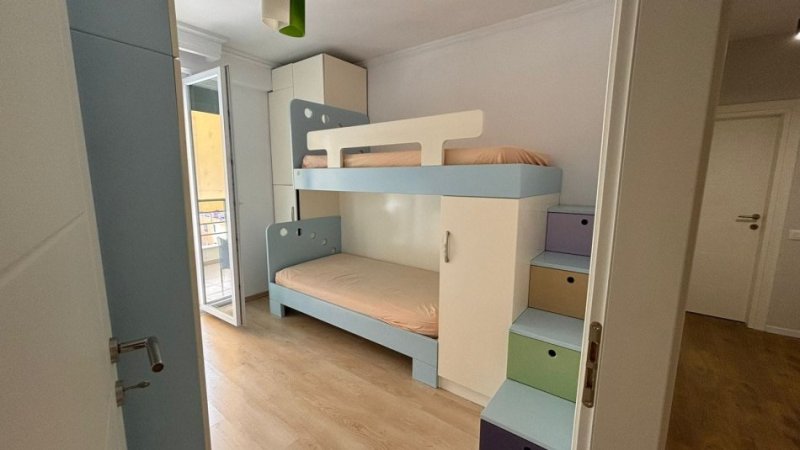Tirane, jepet me qera apartament 2+1+Ballkon Kati 6, 100 m² 650 € (Rruga 5 Maji)