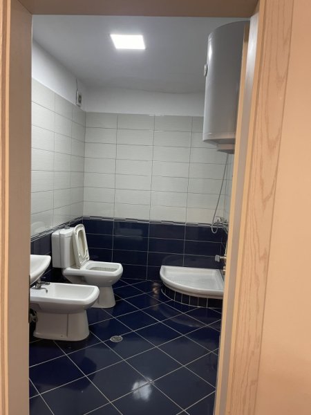 Tirane, jepet me qera apartament 2+1+Aneks+Ballkon Kati 8, 117 m² 550 € (Teodor Keko perball Oslo Bar)
