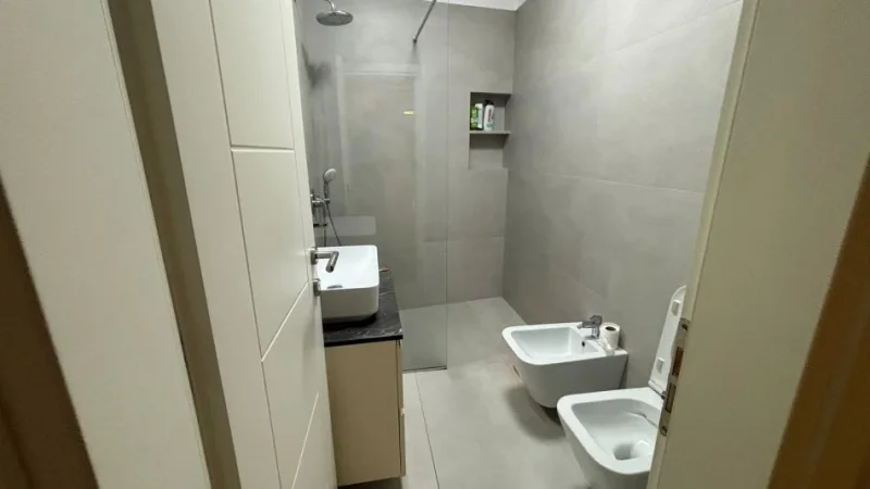 Tirane, jepet me qera apartament 2+1+Ballkon Kati 6, 100 m² 650 € (Rruga 5 Maji)