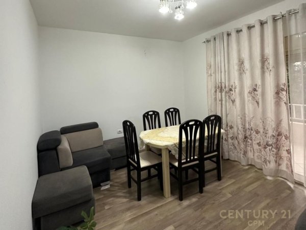 Tirane, jap me qera apartament+verande | Penthouse 3+1 Kati 2, 242 m² 570 € (Prane TV Klan)