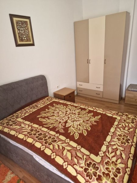 Tirane, jepet me qera apartament 3+1+Ballkon Kati 3, 114 m² 400 € (ne rrugen Jordan Misja Tirane.)