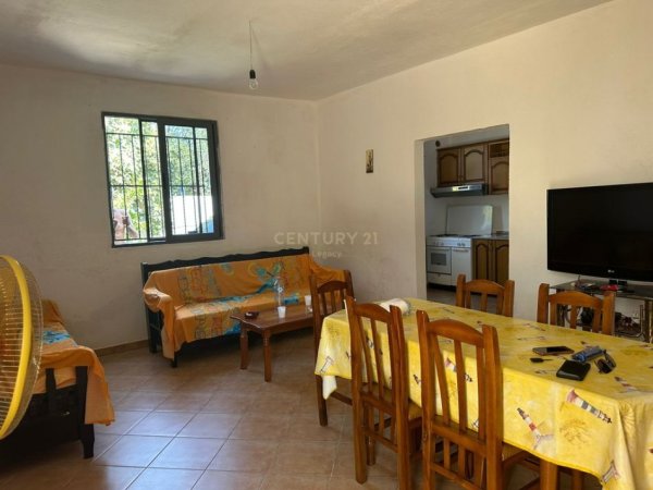 Tirane, jap me qera shtepi 2+1 Kati 1, 100 m² 400 € (Spitali Ushtarak)