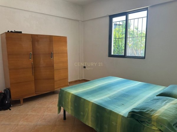 Tirane, jap me qera shtepi 2+1 Kati 1, 100 m² 400 € (Spitali Ushtarak)