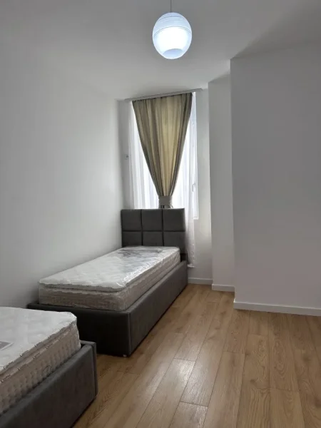 Tirane, jepet me qera apartament 2+1+Ballkon Kati 5, 113 m² 600 € (Astir)