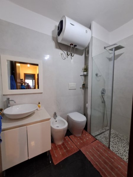 APARTAMENT 2+1 ME QERA ,PAZARI I RI