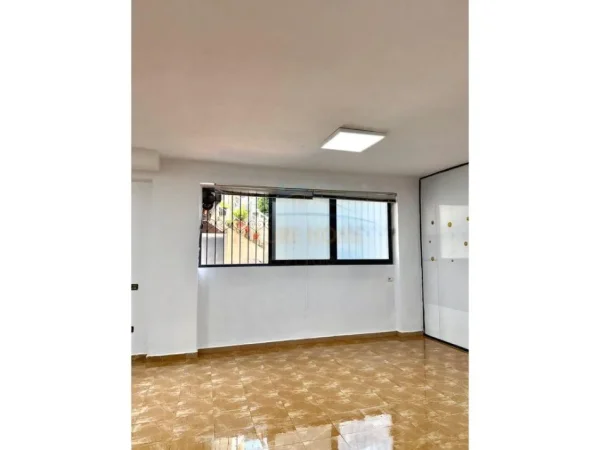 0683487469 Tirane, jepet me qera ambjent biznesi Kati 0, 65 m² 600 € (Kodra e Diellit , Rruga Shkelqim Fusha)