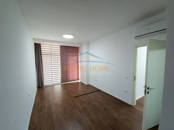 0683487469 Tirane, jepet me qera ambjent biznesi Kati 2, 99 m² 900 € (Komuna e Parisit , Kika 2)