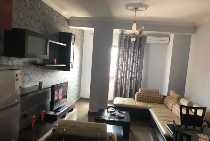 Tirane, jepet me qera apartament 2+1+Ballkon Kati 5, 90 m² 650 € (RRUGA E DIBRES)