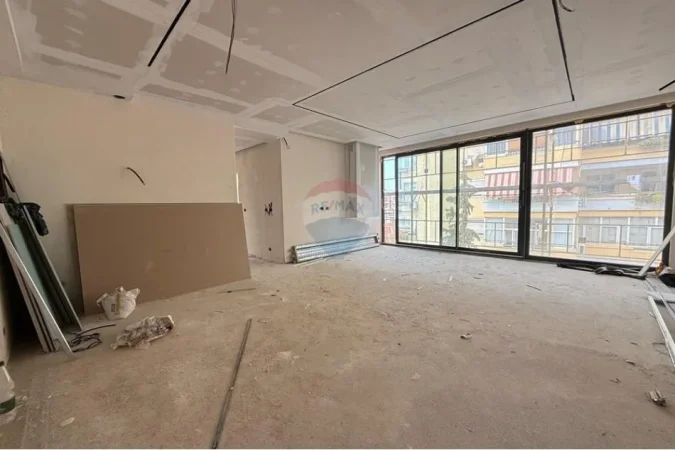 Tirane, shes apartament 2+1+Ballkon , 105 m² 